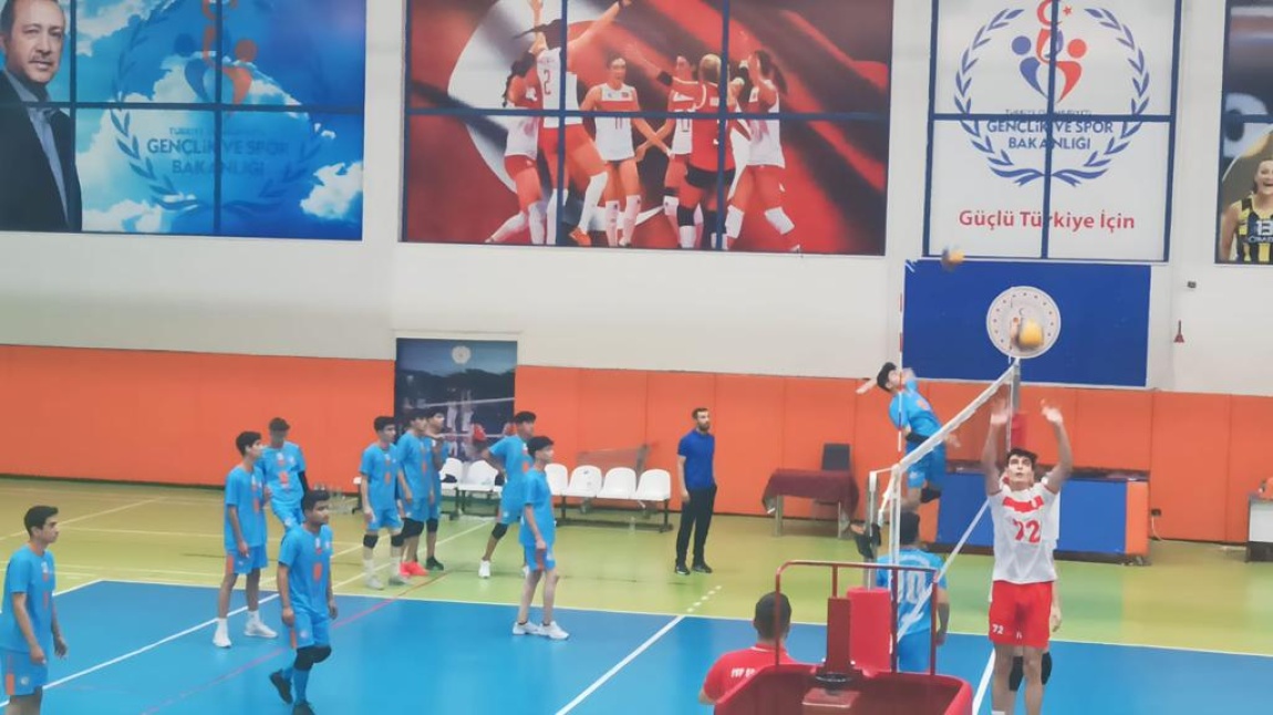 İlçe Şampiyonu Olan Voleybol Takımımız Ankara'da Düzenlenen İl Geneli Turnuvada Yer Aldı
